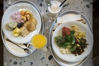 Un repas végétarien: de plus en plus de personnes en Suisse choisissent une telle alimentation (image d'illustration).
